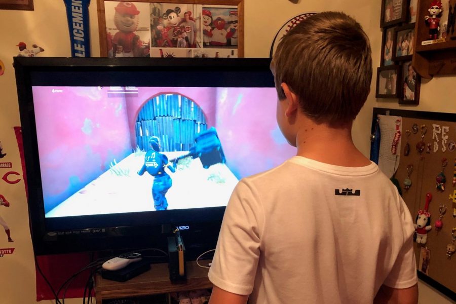 Gage playing as an Elite Agent on Fortnite: Season 10 on a Playstation 4 console.